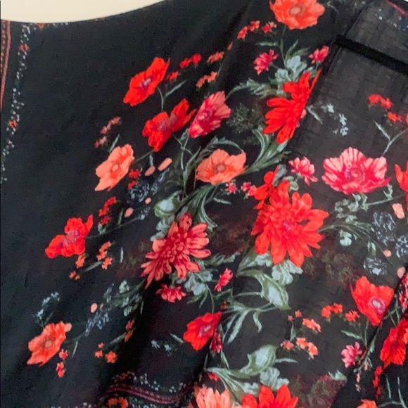 Romantic Floral Cover Up - Picture 3 of 5